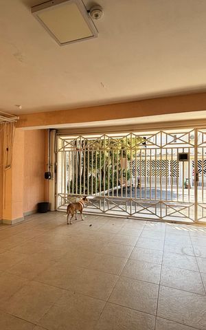 Casa à venda com 180m², 3 quartos e 2 vagas Casa à venda com 180m², 3 quartos e 2 vagasGaragem