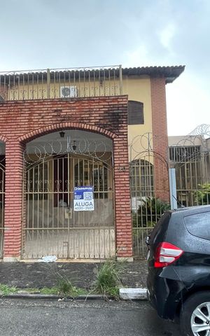 Casa para alugar com 220m², 3 quartos e 2 vagas Casa para alugar com 220m², 3 quartos e 2 vagasFachada