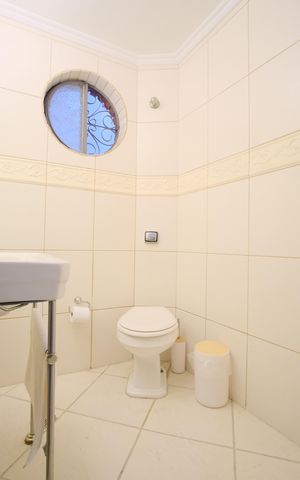 Casa à venda com 250m², 3 quartos e sem vagaLavabo