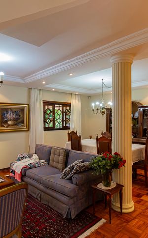 Casa à venda com 339m², 5 quartos e 1 vaga Casa à venda com 339m², 5 quartos e 1 vagaSala