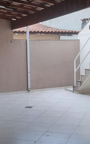 Casa à venda com 240m², 4 quartos e 4 vagas