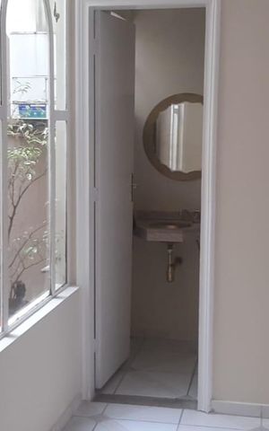 Casa à venda com 240m², 4 quartos e 4 vagas Casa à venda com 240m², 4 quartos e 4 vagasSala