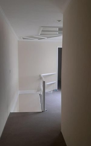 Casa à venda com 240m², 4 quartos e 4 vagas Casa à venda com 240m², 4 quartos e 4 vagasCorredor