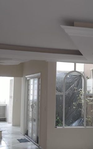 Casa à venda com 240m², 4 quartos e 4 vagas Casa à venda com 240m², 4 quartos e 4 vagasSala