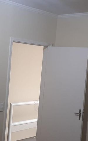 Casa à venda com 240m², 4 quartos e 4 vagas Casa à venda com 240m², 4 quartos e 4 vagasQuarto
