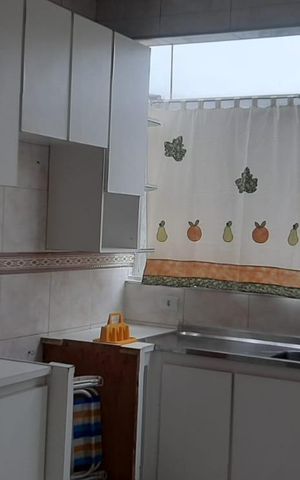 Casa à venda com 240m², 4 quartos e 4 vagas Casa à venda com 240m², 4 quartos e 4 vagasCozinha