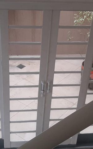 Casa à venda com 240m², 4 quartos e 4 vagas Casa à venda com 240m², 4 quartos e 4 vagasSala