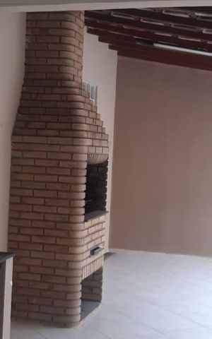 Casa à venda com 240m², 4 quartos e 4 vagas Casa à venda com 240m², 4 quartos e 4 vagasÁrea externa