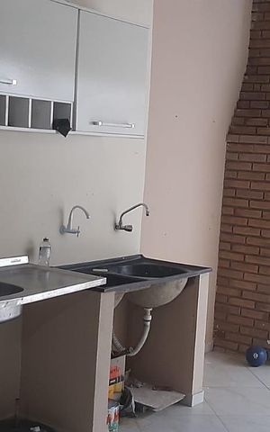Casa à venda com 240m², 4 quartos e 4 vagas Casa à venda com 240m², 4 quartos e 4 vagasÁrea externa