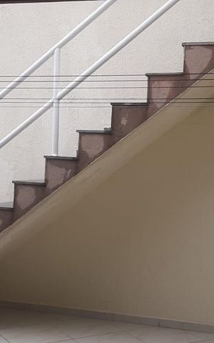 Casa à venda com 240m², 4 quartos e 4 vagas Casa à venda com 240m², 4 quartos e 4 vagasÁrea externa