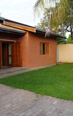 Casa de condomínio para alugar com 600m², 5 quartos e 6 vagasQuintal
