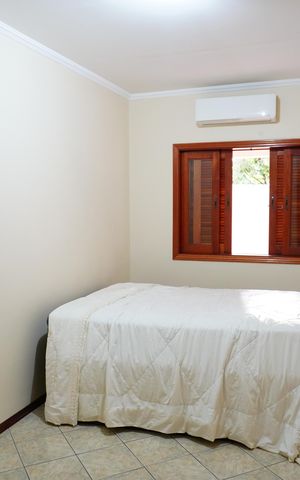 Casa de condomínio para alugar com 600m², 5 quartos e 6 vagasQuarto 2
