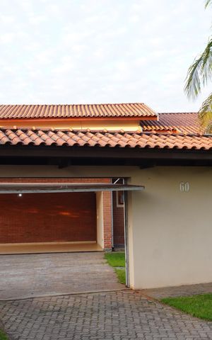 Casa de condomínio para alugar com 600m², 5 quartos e 6 vagasFachada