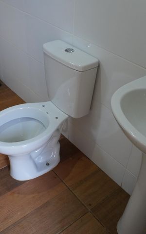 Casa de condomínio para alugar com 600m², 5 quartos e 6 vagasBanheiro da Serviço 2