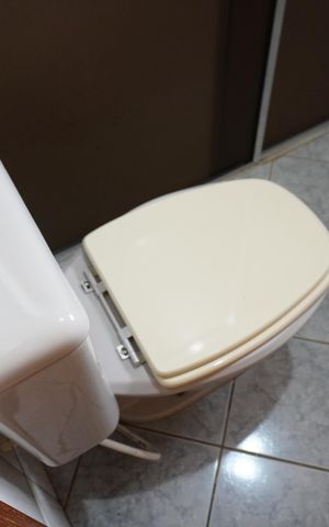 Casa de condomínio para alugar com 600m², 5 quartos e 6 vagasBanheiro da Serviço
