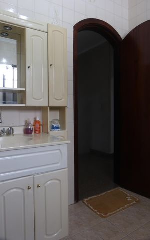 Casa à venda com 250m², 4 quartos e 4 vagasBanheiro Social