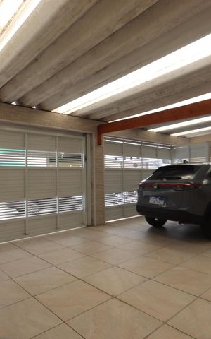 Casa à venda com 250m², 4 quartos e 4 vagasGaragem