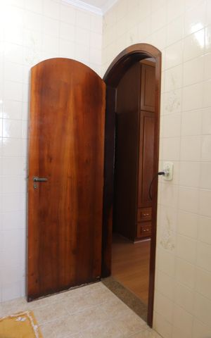 Casa à venda com 250m², 4 quartos e 4 vagasBanheiro da Suíte 2
