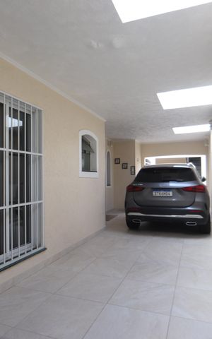 Casa à venda com 250m², 4 quartos e 4 vagasGaragem