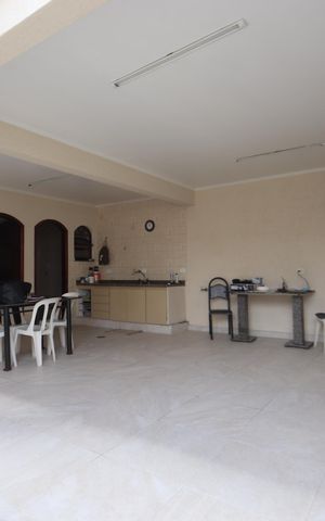 Casa à venda com 250m², 4 quartos e 4 vagasLazer