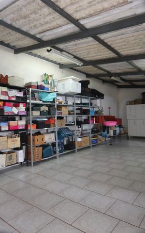 Casa à venda com 250m², 4 quartos e 4 vagasDepósito