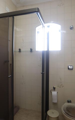 Casa à venda com 250m², 4 quartos e 4 vagasBanheiro da Suíte 2