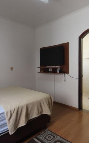 Casa à venda com 250m², 4 quartos e 4 vagasSuíte 2