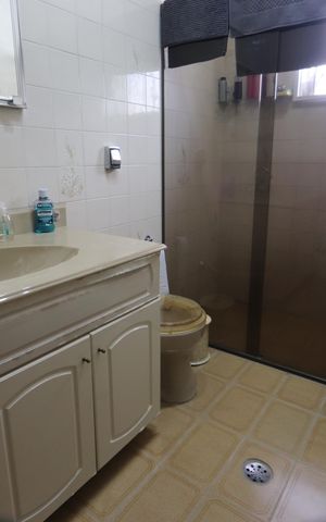 Casa à venda com 250m², 4 quartos e 4 vagasBanheiro da Suíte 1