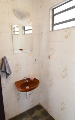 Casa para alugar com 290m², 5 quartos e 4 vagasBanheiro de serviço