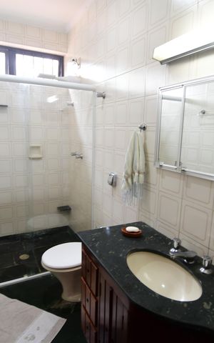 Casa para alugar com 290m², 5 quartos e 4 vagasBanheiro 2