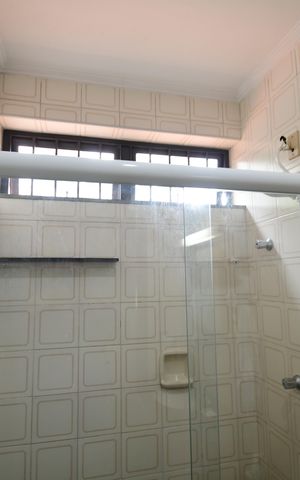 Casa para alugar com 290m², 5 quartos e 4 vagasBanheiro 2