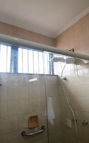 Casa para alugar com 290m², 5 quartos e 4 vagasBanheiro 1