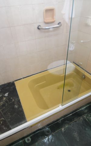 Casa para alugar com 290m², 5 quartos e 4 vagasBanheiro 1