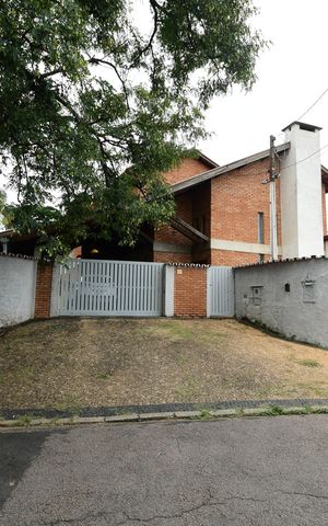 Casa para alugar com 290m², 5 quartos e 4 vagasFachada