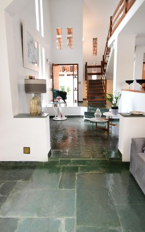 Casa para alugar com 290m², 5 quartos e 4 vagasSala