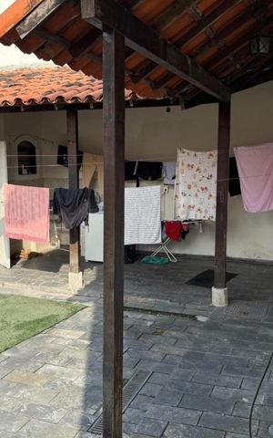 Casa de condomínio à venda com 460m², 4 quartos e 4 vagas Casa de condomínio à venda com 460m², 4 quartos e 4 vagasÁrea de Serviço