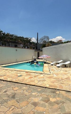 Casa de condomínio à venda com 460m², 4 quartos e 4 vagas Casa de condomínio à venda com 460m², 4 quartos e 4 vagasQuintal