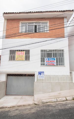 Casa à venda com 400m², 3 quartos e 2 vagas Casa à venda com 400m², 3 quartos e 2 vagasFACHADA