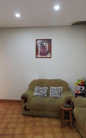 Casa à venda com 274m², 2 quartos e 1 vagaSala