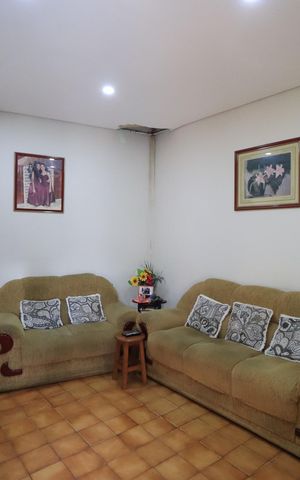 Casa à venda com 274m², 2 quartos e 1 vagaSala