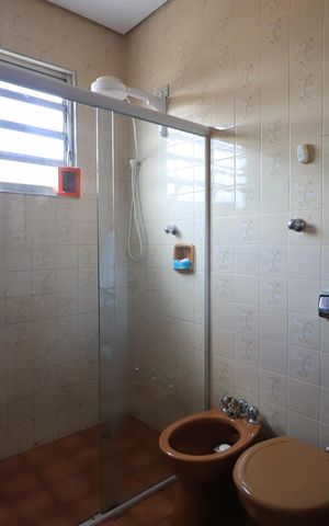 Casa à venda com 274m², 2 quartos e 1 vagaBanheiro
