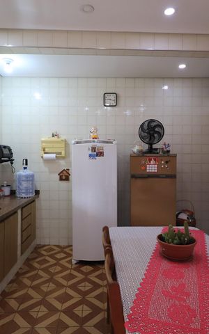 Casa à venda com 274m², 2 quartos e 1 vagaCozinha