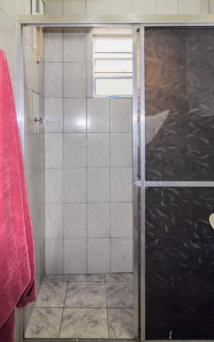 Casa à venda com 155m², 4 quartos e 2 vagas Casa à venda com 155m², 4 quartos e 2 vagasBanheiro 1