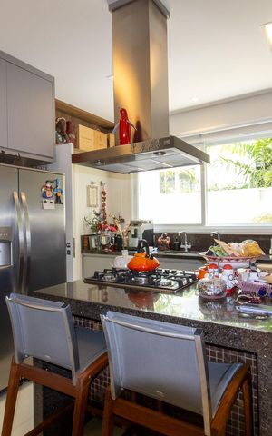 Casa de condomínio à venda com 278m², 3 quartos e 4 vagas