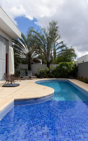 Casa de condomínio à venda com 278m², 3 quartos e 4 vagas
