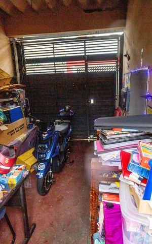 Casa à venda com 250m², 4 quartos e 6 vagas Casa à venda com 250m², 4 quartos e 6 vagasCasa 2 - garagem