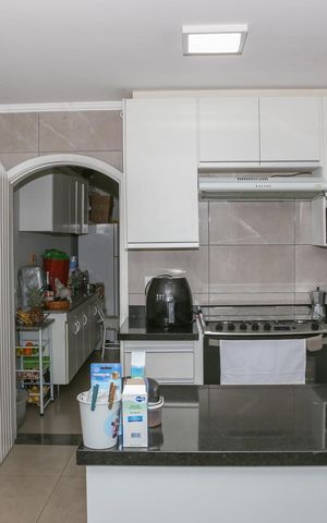 Casa à venda com 205m², 3 quartos e 2 vagas Casa à venda com 205m², 3 quartos e 2 vagasCozinha