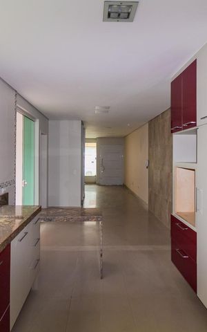 Casa à venda com 120m², 2 quartos e 2 vagas Casa à venda com 120m², 2 quartos e 2 vagasCozinha