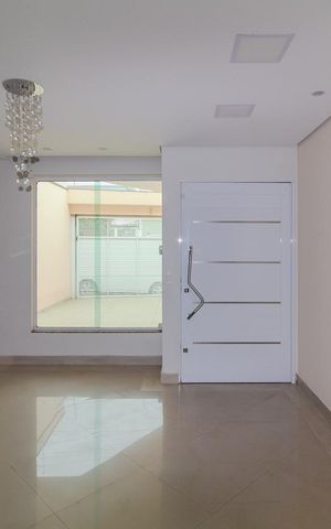 Casa à venda com 120m², 2 quartos e 2 vagas Casa à venda com 120m², 2 quartos e 2 vagasSala
