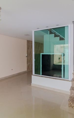 Casa à venda com 120m², 2 quartos e 2 vagas Casa à venda com 120m², 2 quartos e 2 vagasSala